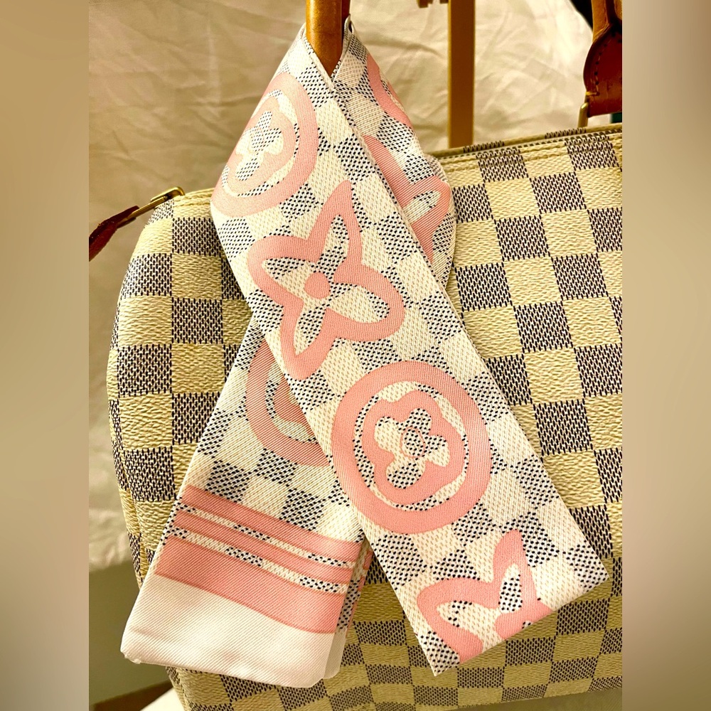 Elegant Checkered Bow Accent Handbag - Picture 2 of 5